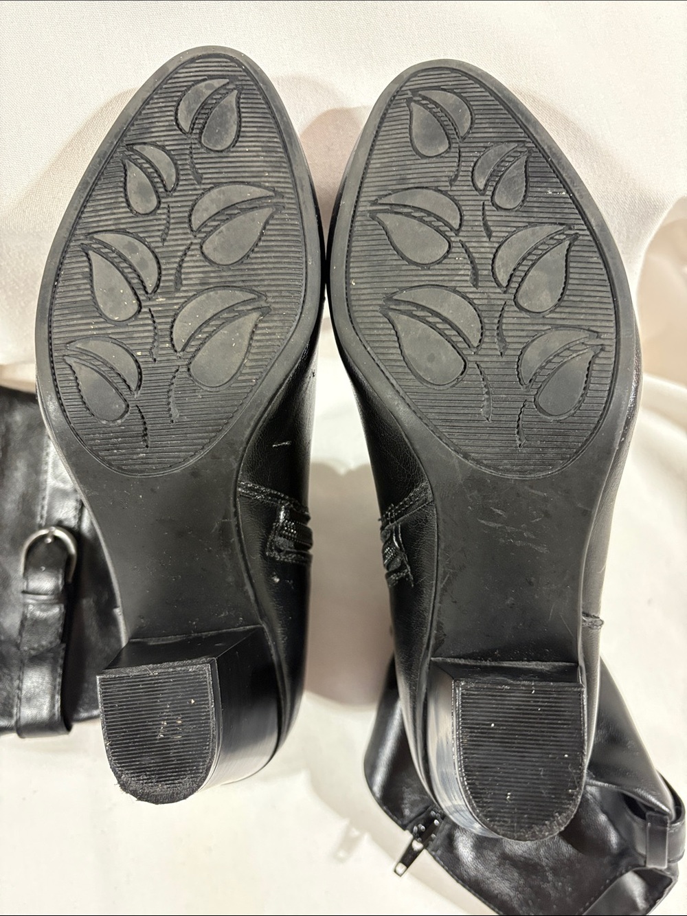 Kohl's Black Slouchy Mid-Calf Heeled Boots - Picture 5 of 11